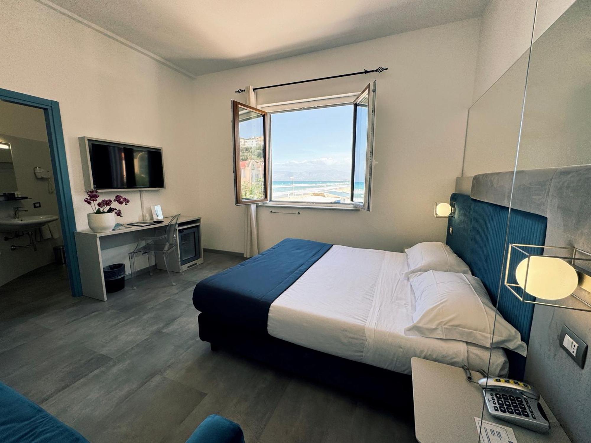 Hotel La Battigia Alcamo Marina Bagian luar foto