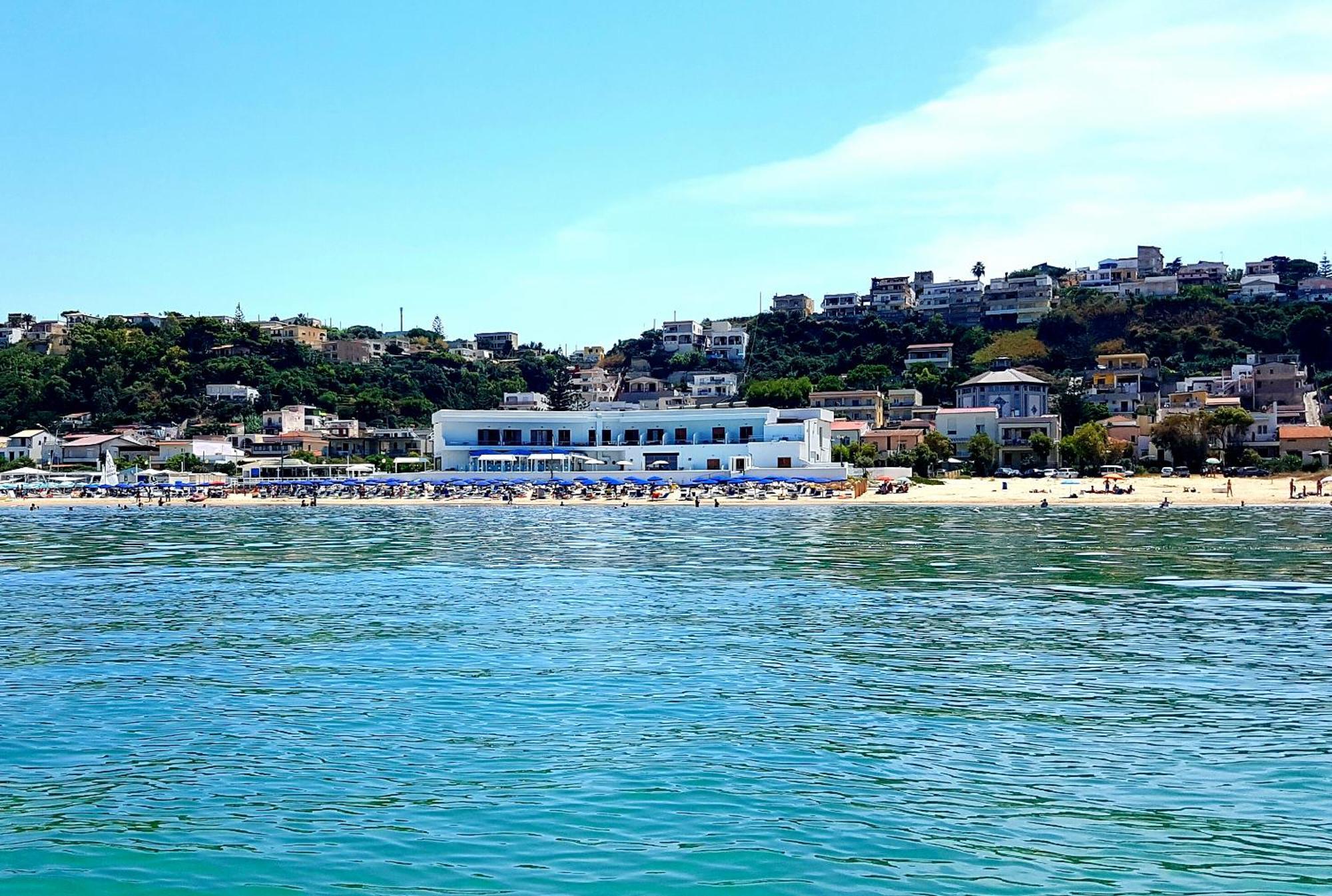 Hotel La Battigia Alcamo Marina Bagian luar foto
