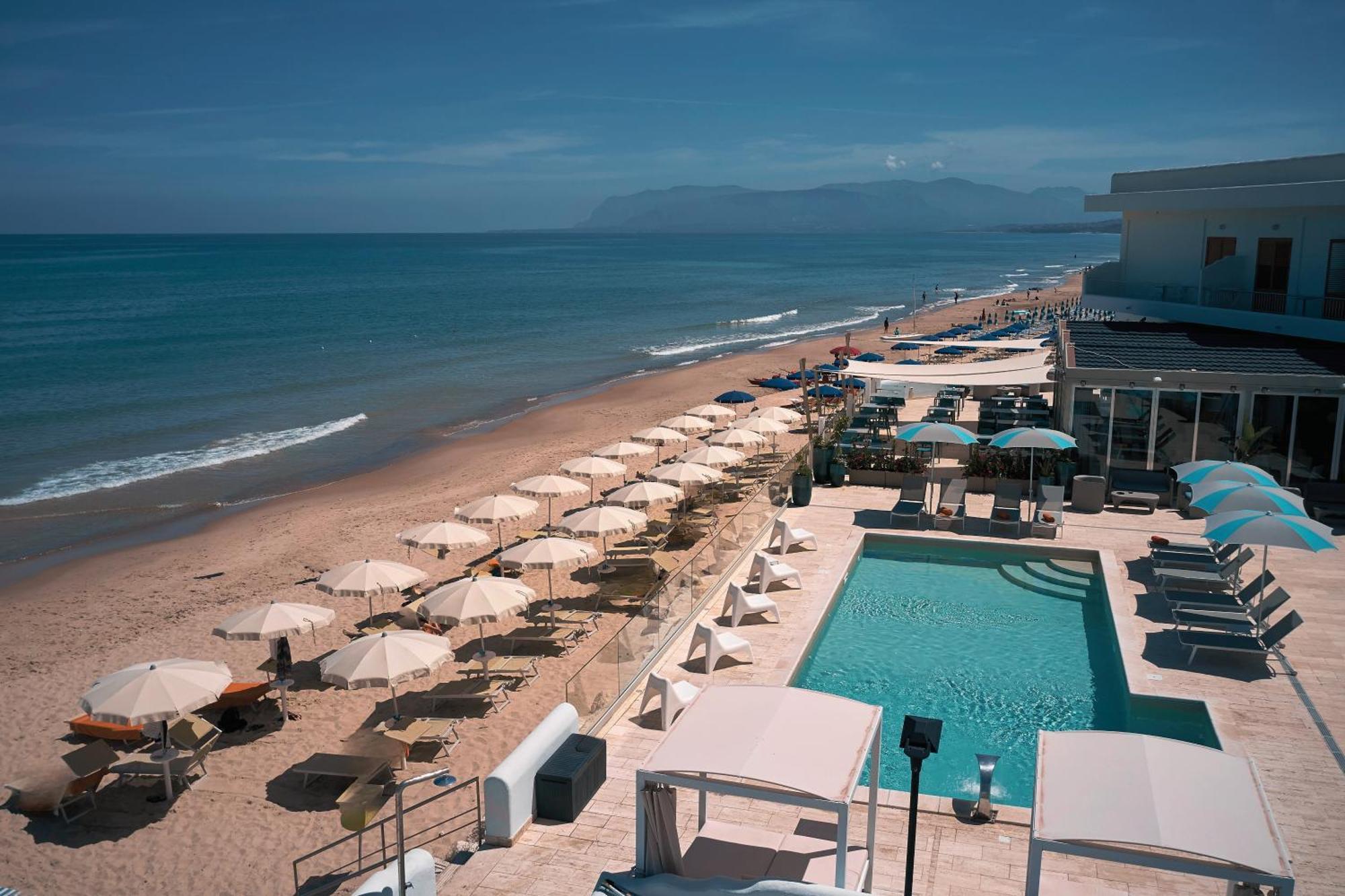 Hotel La Battigia Alcamo Marina Bagian luar foto